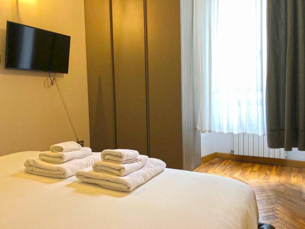 Castel Morrone Apartment มิลาน ภายนอก รูปภาพ